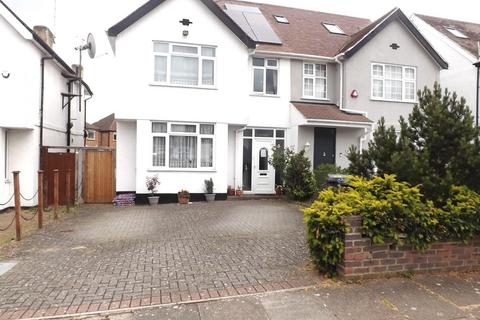 38 Windsor Avenue, Edgware, HA8 8SR