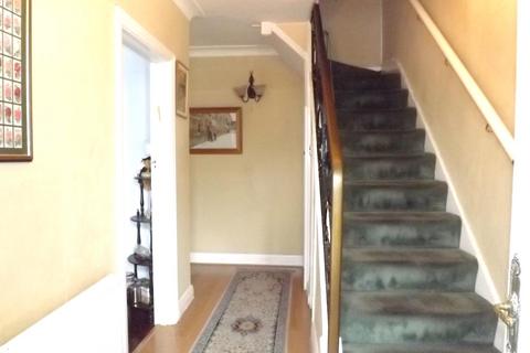 38 Windsor Avenue, Edgware, HA8 8SR