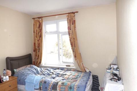 38 Windsor Avenue, Edgware, HA8 8SR