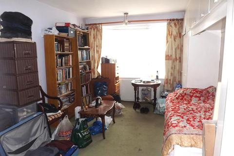 38 Windsor Avenue, Edgware, HA8 8SR