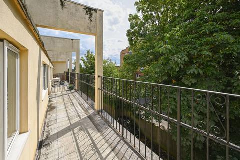 Flat 19, Waterford Court Leeland Terrace, London, W13 9HL