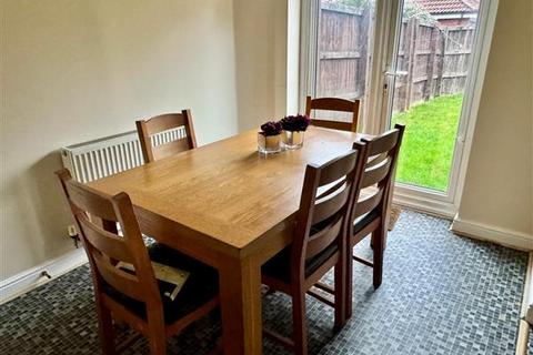 3 bedroom end of terrace house to rent, Mona Road, Chadderton