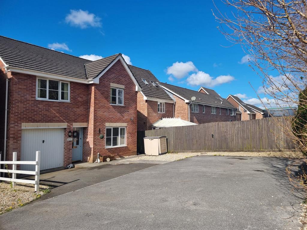 Cedar Court, Swansea Vale, Swansea... 4 bed detached house £315,000