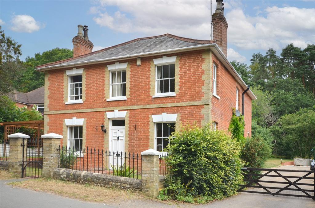 Sandrock Hill Road, Farnham, Surrey, GU10 4 bed detached house for sale