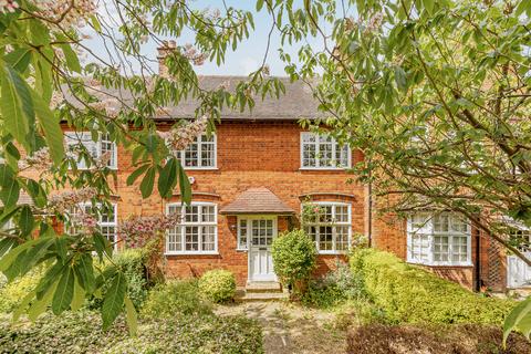 71 Brentham Way, London, W5 1BE
