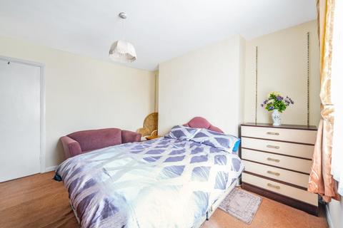 Flat 2, 31 Oakden Street, London, SE11 4UQ