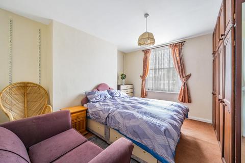 Flat 2, 31 Oakden Street, London, SE11 4UQ