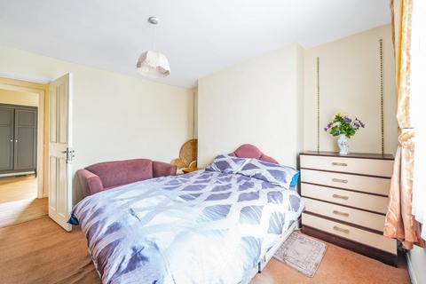 Flat 2, 31 Oakden Street, London, SE11 4UQ