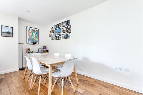 2 bedroom flat to rent, Wyfold Road, London