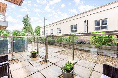 2 bedroom flat to rent, Wyfold Road, London