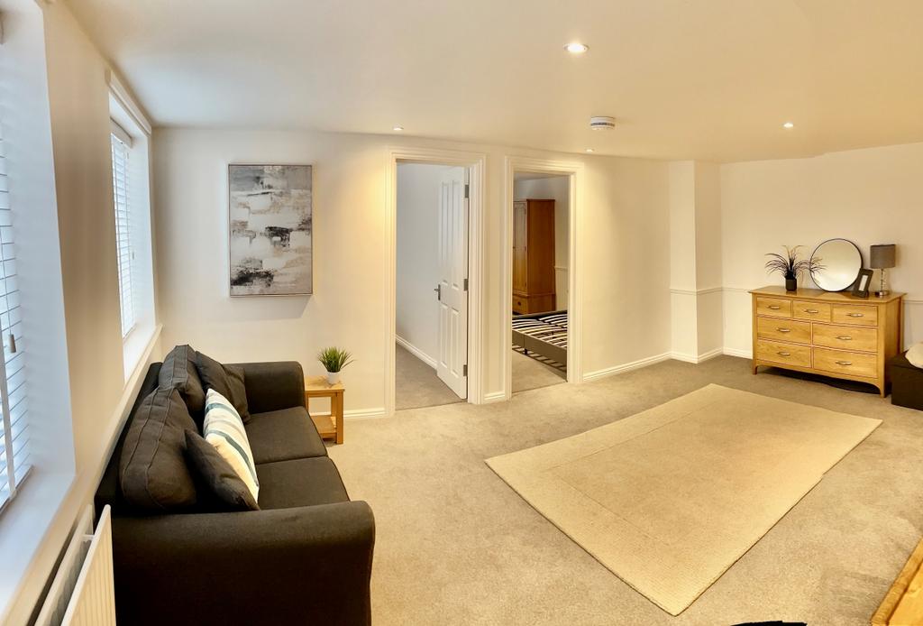 The Common Cranleigh GU6 2 bed apartment £1,350 pcm (£312 pw)