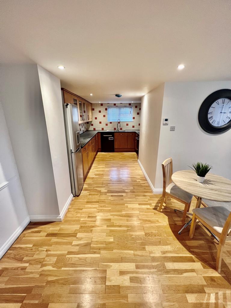 The Common Cranleigh GU6 2 bed apartment £1,350 pcm (£312 pw)