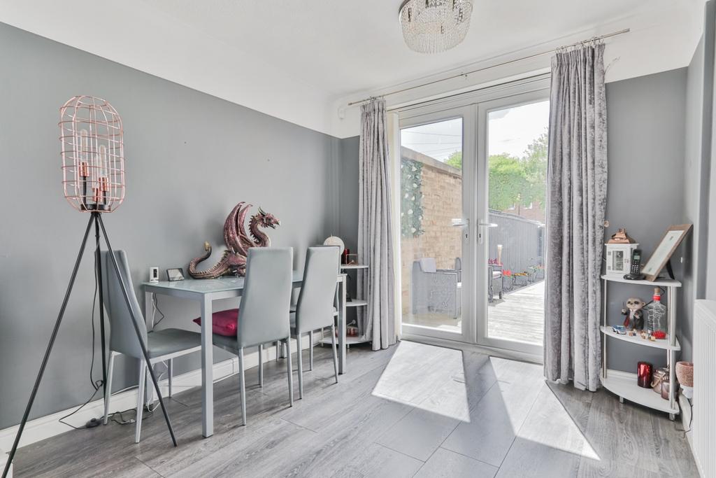 Bethune Avenue, Hull, HU4 7ER 2 bed terraced house £125,000