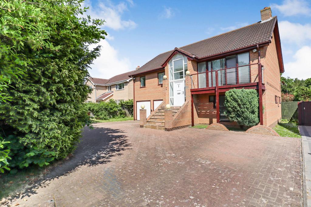 Kielder Avenue, Cramlington, Northumberland, NE23 8JT 5 bed detached