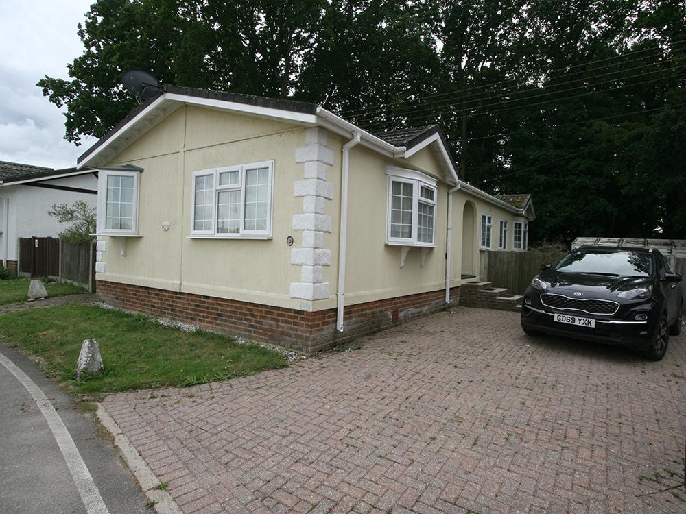 Woodlands Park, Biddenden TN27 2 bed park home for sale £180,000