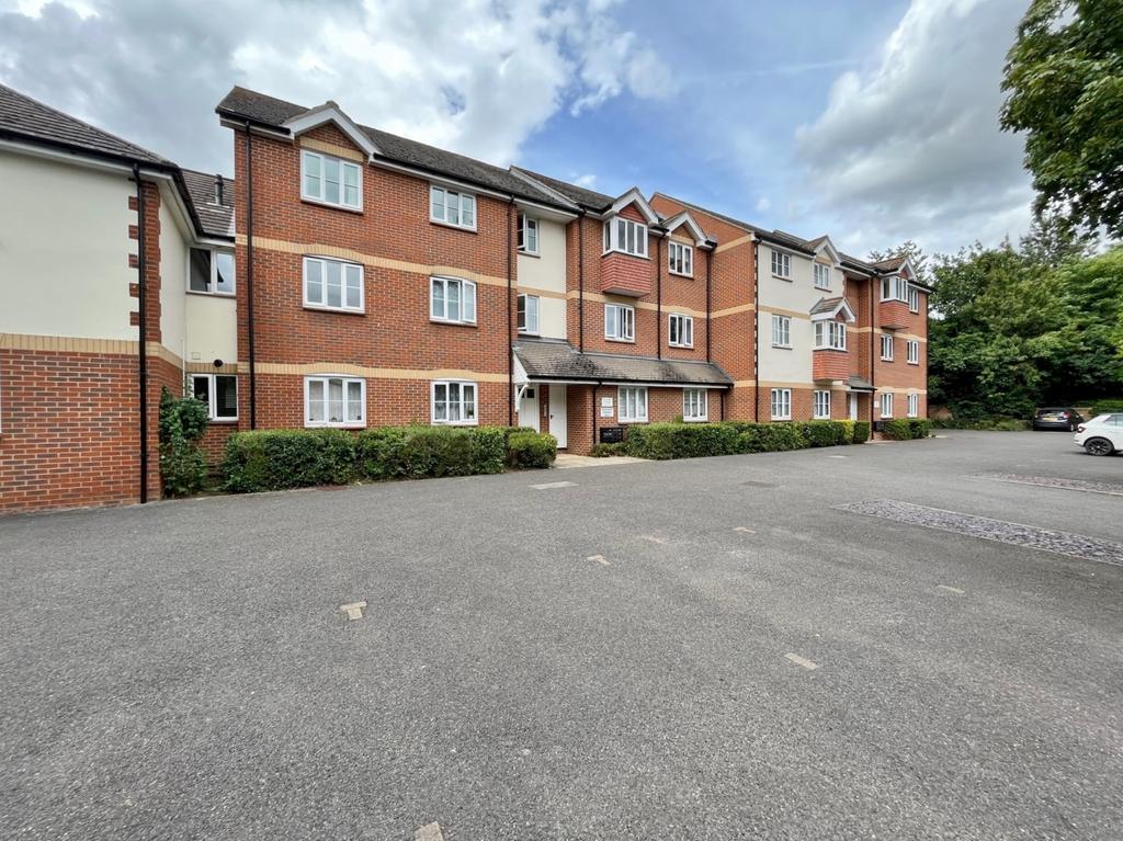 Thames Court, Thames View, Abingdon OX14 2 bed flat £1,150 pcm (£265 pw)