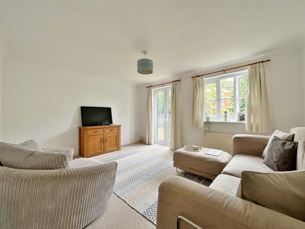 Thames Court, Thames View, Abingdon OX14 2 bed flat £1,150 pcm (£265 pw)