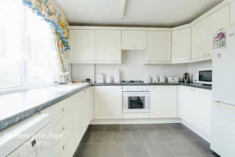 3 bedroom semi-detached house for sale - Trent Avenue, Winsford