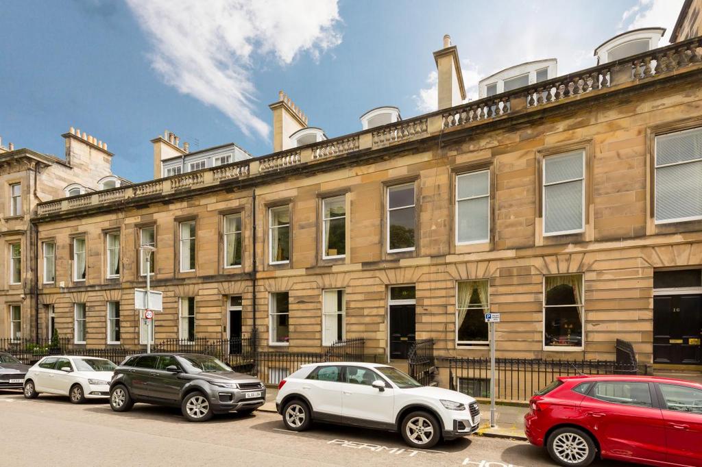 Lansdowne Crescent, West End 5 bed flat for sale £750,000