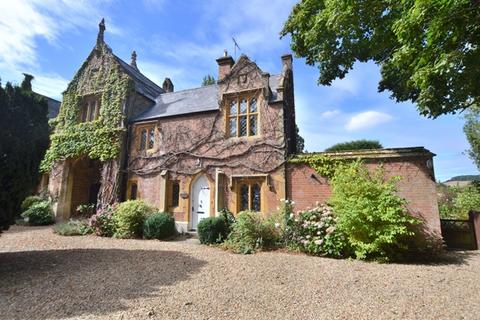 2 bedroom manor house to rent, Inner Lodge North, Toddington Manor