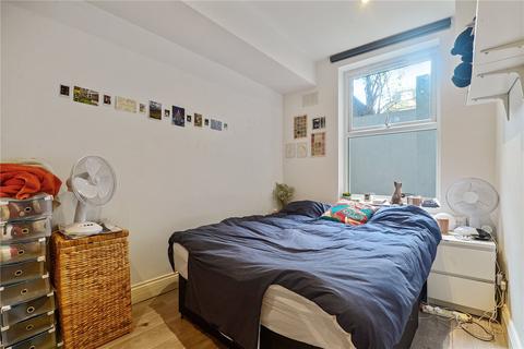 3 bedroom apartment to rent, Graham Road, London, E8