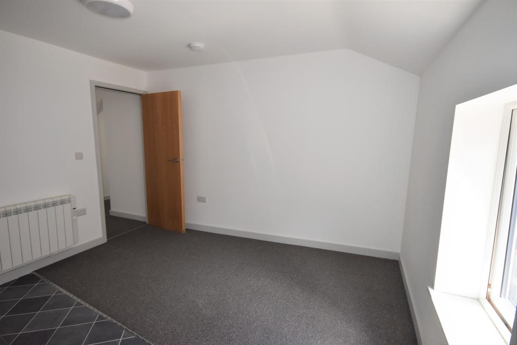 Holt Street, Wrexham, LL13 Studio to rent £550 pcm (£127 pw)