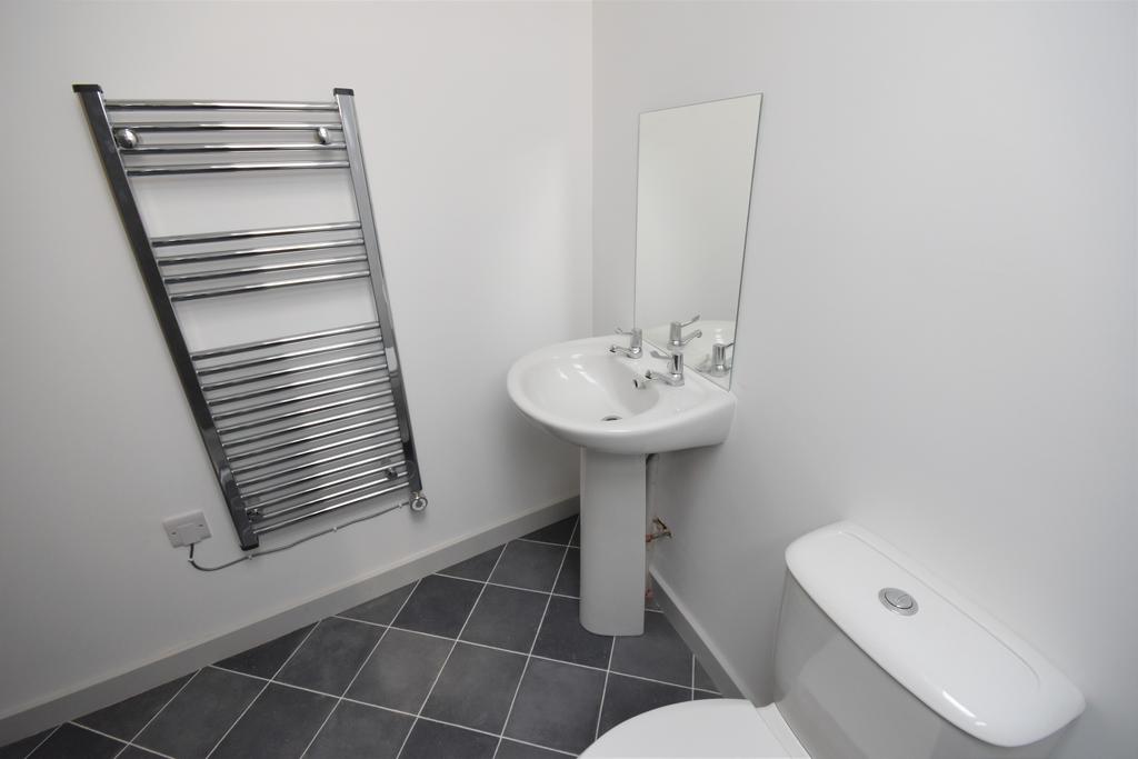 Holt Street, Wrexham, LL13 Studio to rent £550 pcm (£127 pw)