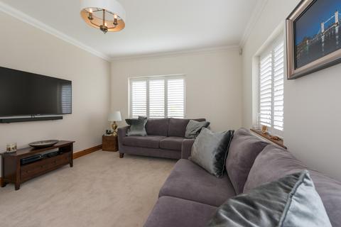10 Highlands Glade, Manston, Ramsgate, CT12 5GS