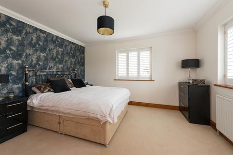 10 Highlands Glade, Manston, Ramsgate, CT12 5GS
