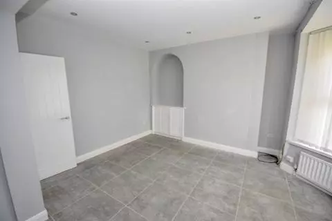 2 bedroom semi-detached house to rent – pohled 5