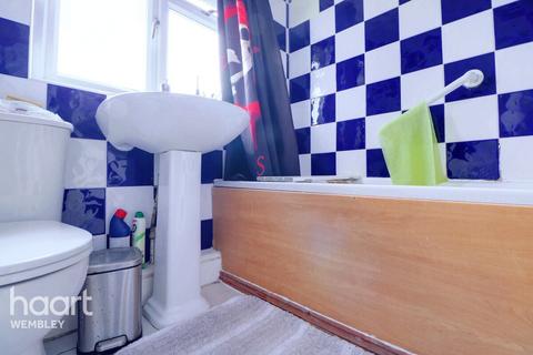 37 Chipstead Gardens, London, NW2 6EL