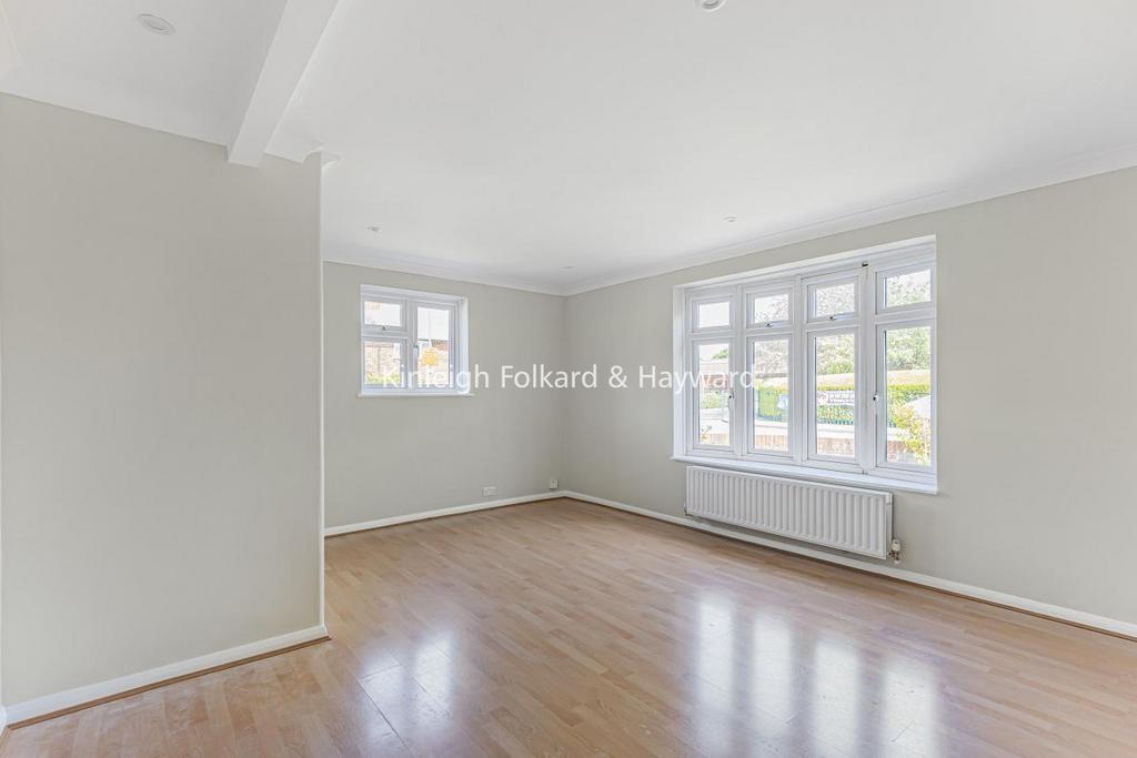 Chamberlain Crescent, West Wickham 3 bed semidetached house £550,000