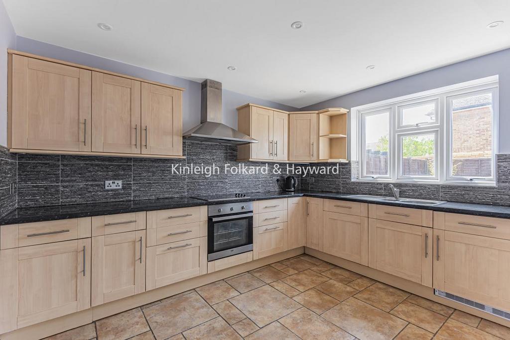 Chamberlain Crescent, West Wickham 3 bed semidetached house £550,000