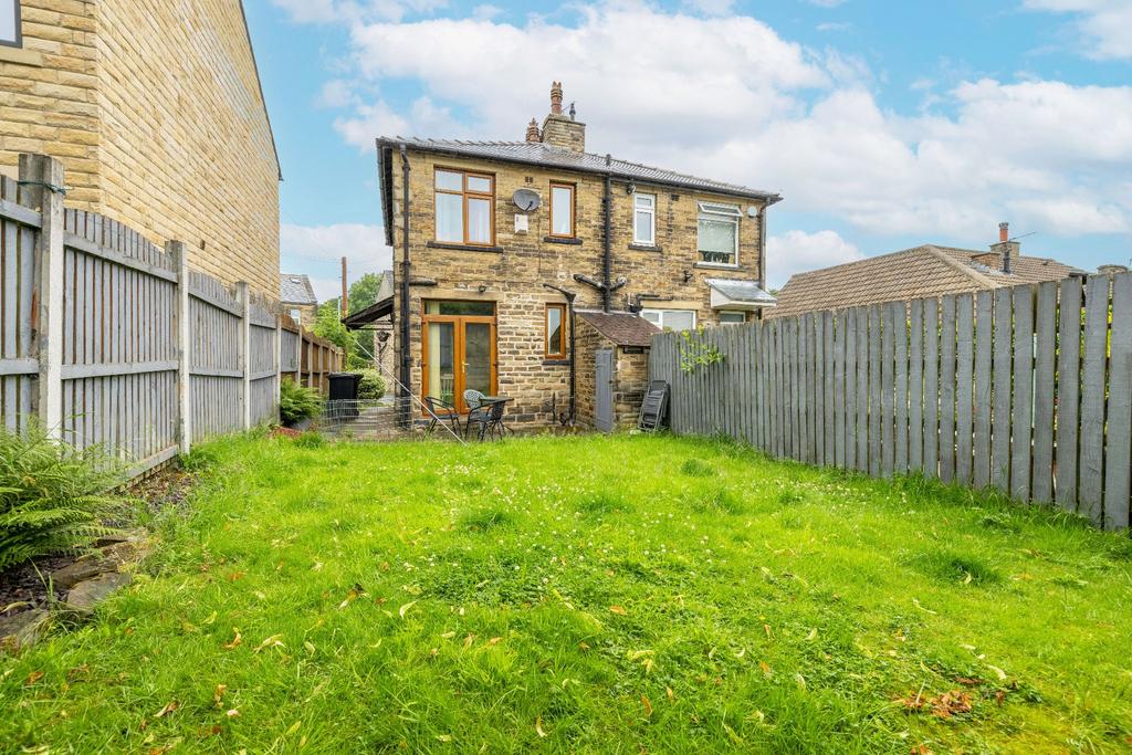 St Giles Road, Halifax, HX3 8BG 2 bed semidetached house for sale £