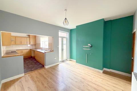 3 bedroom terraced house to rent, West End Avenue, Doncaster DN5