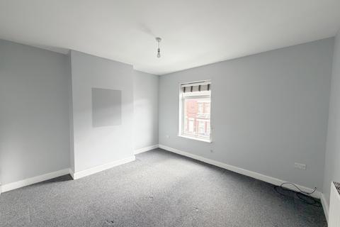 3 bedroom terraced house to rent, West End Avenue, Doncaster DN5