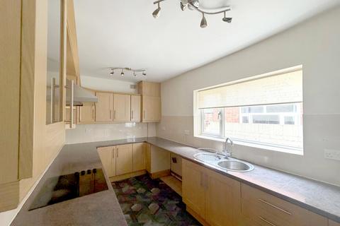 3 bedroom terraced house to rent, West End Avenue, Doncaster DN5