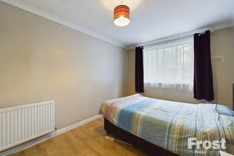 2 bedroom maisonette for sale, Roman Close, Feltham, TW14