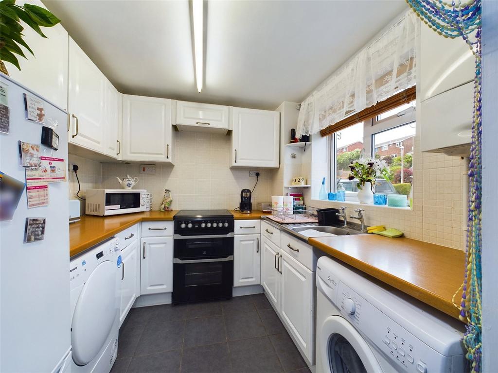 Kenwood Avenue, Worcester, Worcestershire, WR4 2 bed semidetached