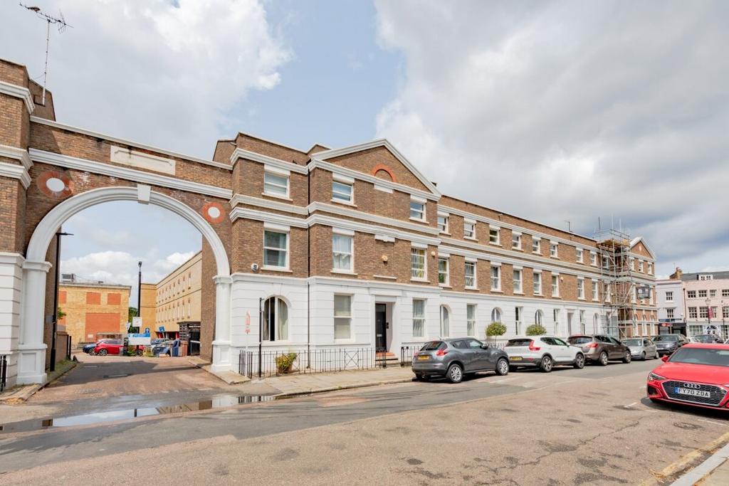 Burney Street Greenwich SE10 2 bed flat £625,000