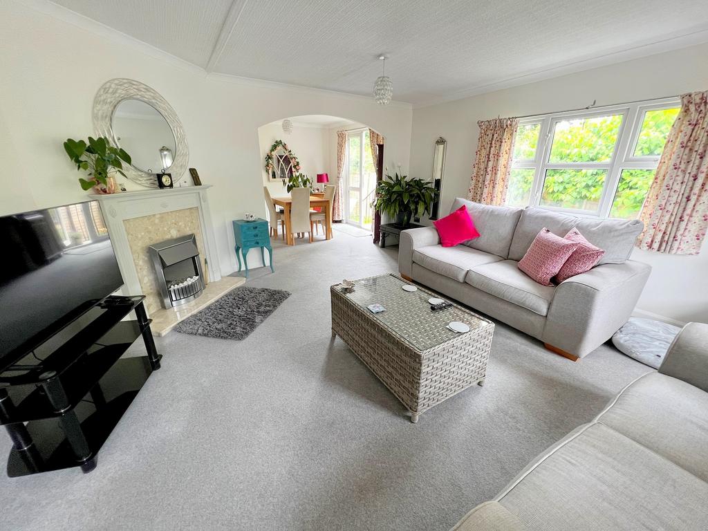 Knightcrest Park, Everton, Hampshire. SO41 0BA 2 bed park home for sale