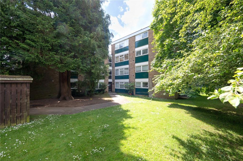 Abbots Park, St. Albans, Hertfordshire 2 bed flat £1,300 pcm (£300 pw)