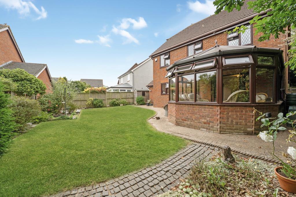 Primrose Drive, Kingsnorth, TN23 3NP 5 bed detached house for sale £