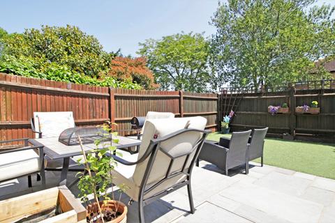 25 The Glen, Bromley, BR2 0JB