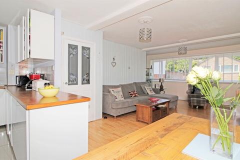 25 The Glen, Bromley, BR2 0JB