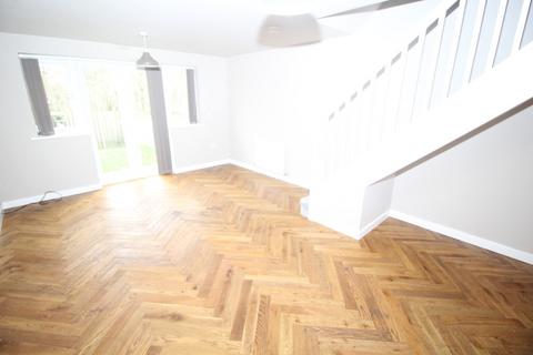 2 bedroom townhouse to rent, Old Scholars Avenue, Castleford