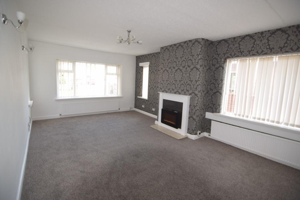Blackpool Road North, Lytham St. Annes 2 bed semidetached bungalow for