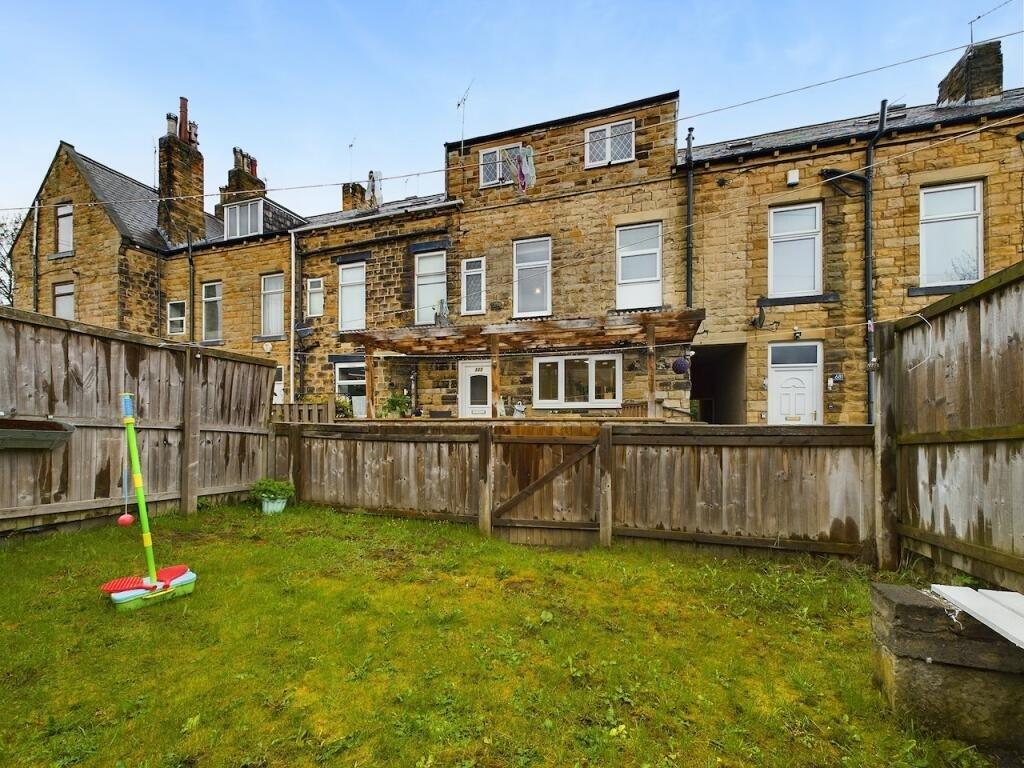 Bradford Road, Batley 3 bed terraced house for sale £125,000