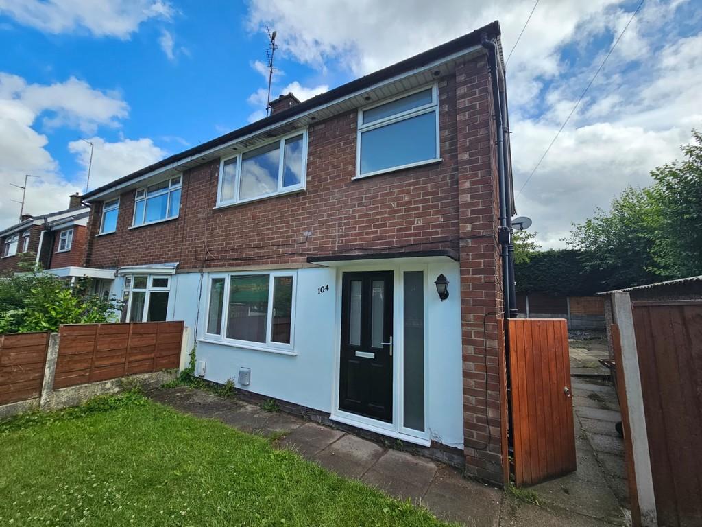 Rochdale Road, Middleton, M24 2QA 3 bed semidetached house £1,100
