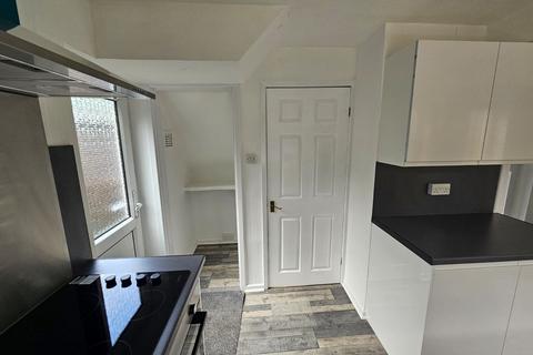 3 bedroom semi-detached house to rent, Rochdale Road, Middleton, M24 2QA